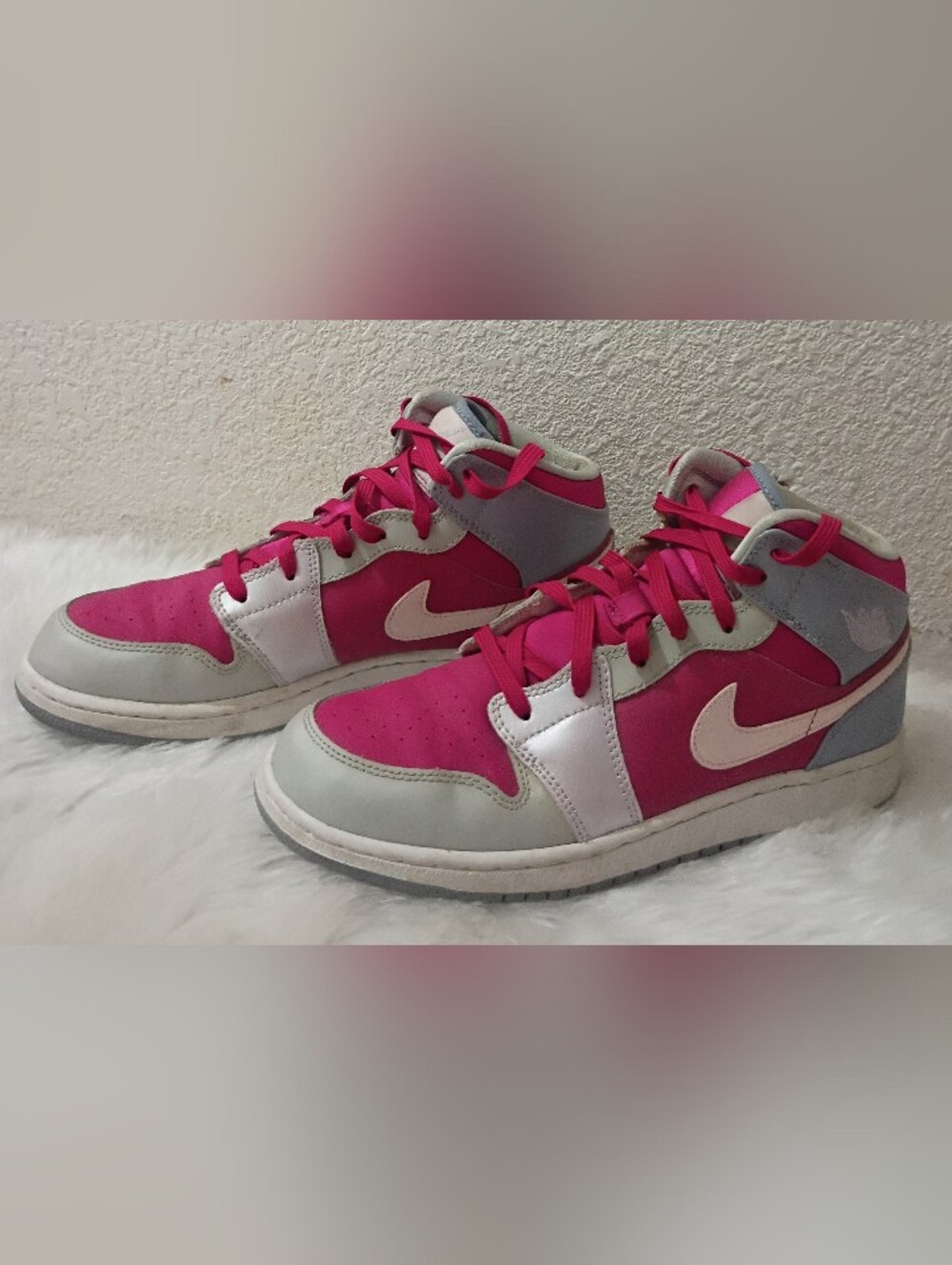 Nike Mid-Top Sneakers